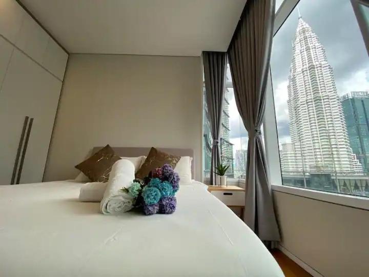 Sky Suites Klcc By Pnut Kuala Lumpur Exterior photo